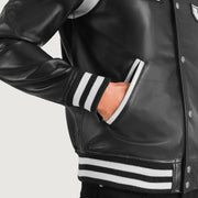Vista interna Showing Quilted Polyester Lining &amp; Dual Inside Utility Storage Pockets