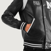 
Vista interna Showing Quilted Polyester Lining & Due tasche interne funzionali