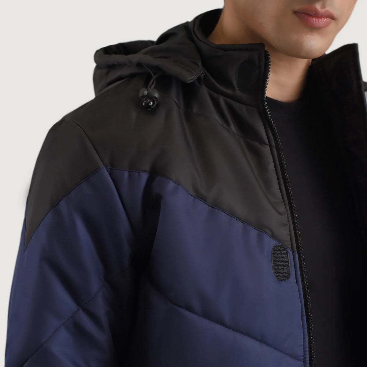 
Vista interna Showing Quilted Viscose Lining & Due tasche interne funzionali