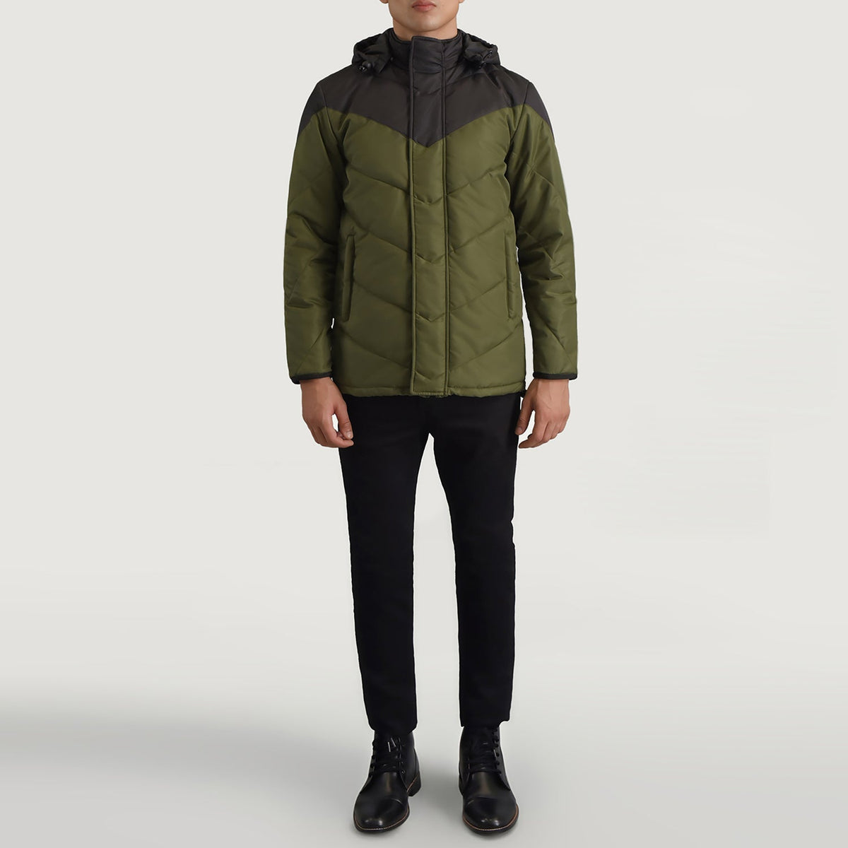 
Luka Nero & Verde Hooded Puffer Giacca in Pelle da Uomo - Vista laterale che mostra il taglio ergonomico delle maniche