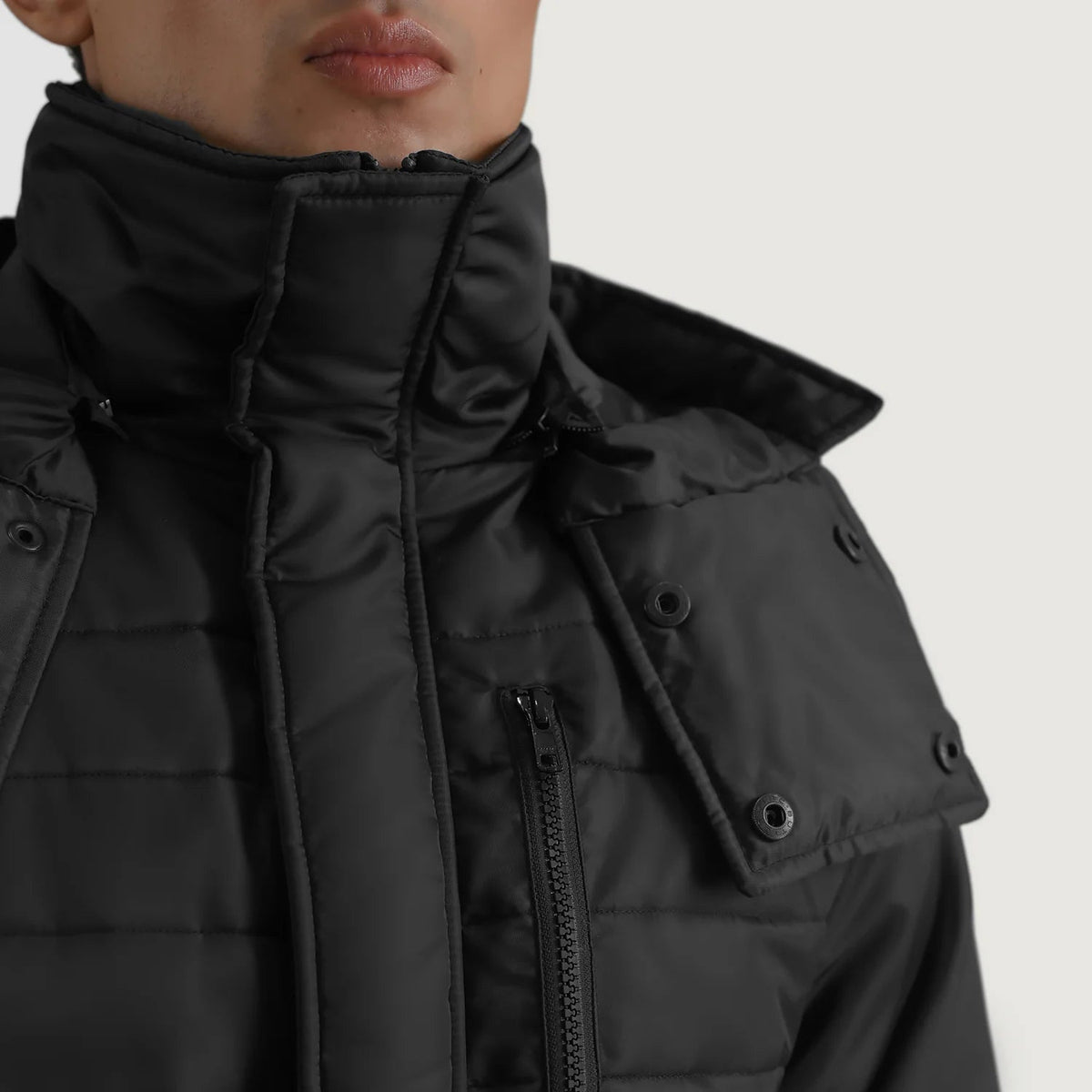 
Vista interna Showing Quilted Viscose Lining & Due tasche interne funzionali