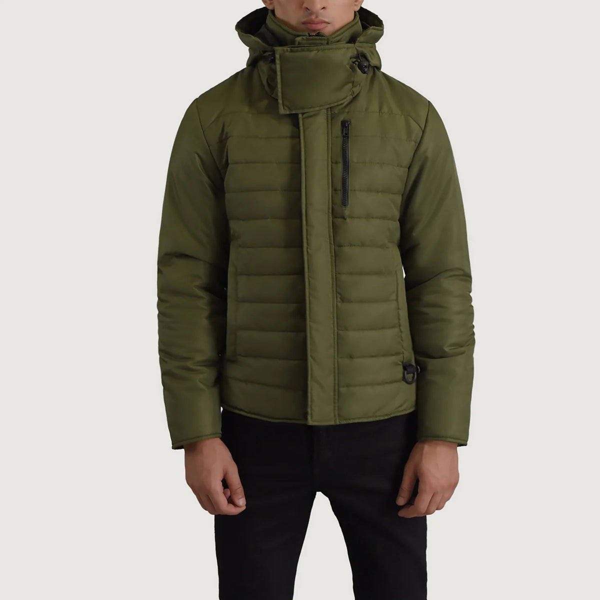 
Malcolm Verde Hooded Puffer Giacca in Pelle da Uomo - Vista laterale che mostra il taglio ergonomico delle maniche