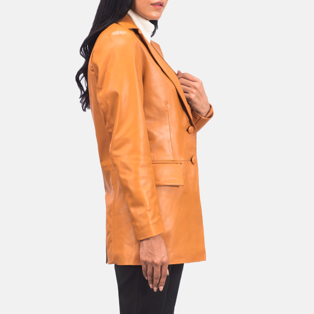 Dettaglio ravvicinato of Notch &amp; Leather Buttons Hardware on Women's Marilyn Tan Brown Leather Blazer