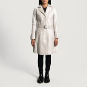 Dettaglio ravvicinato of Notch &amp; Button Hardware on Women's Moonlight Silver Trench in Pelle da Donna