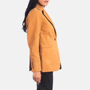 Dettaglio ravvicinato of Notch &amp; Button Hardware on Women's Norma Brown Suede Blazer