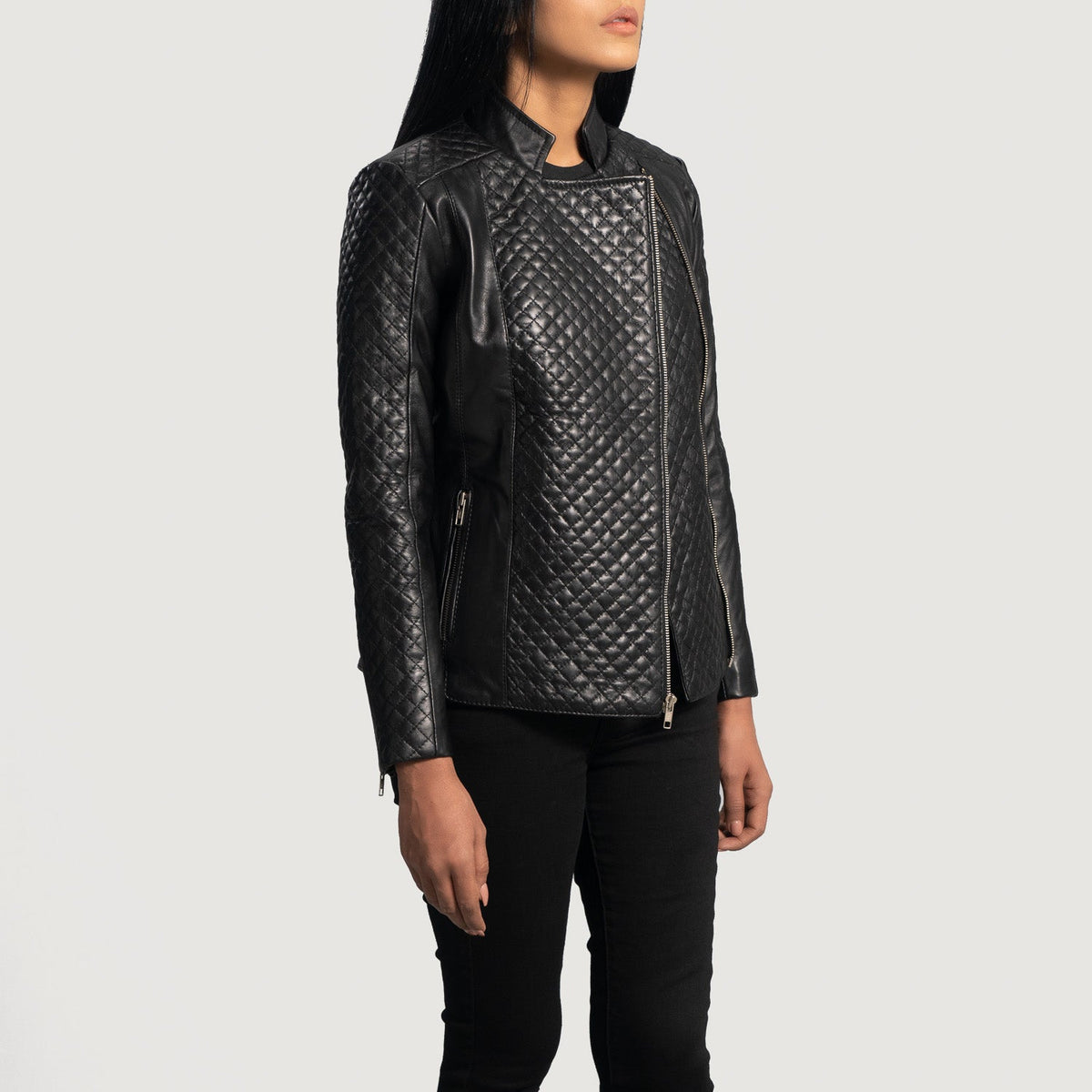 Black Sheepskin Leather Biker Jacket - Vista posteriore Showing Tailored Shoulder Fit &amp; Clean Hemline