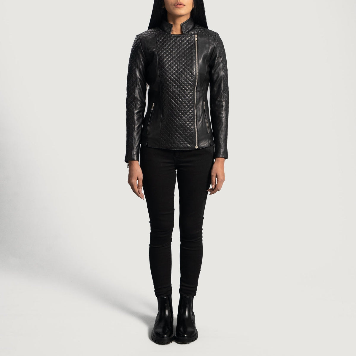 Dettaglio ravvicinato of Band &amp; Zipper Hardware on Women's Orient Grain Trapuntato Nero Giacca Biker in Pelle da Donna