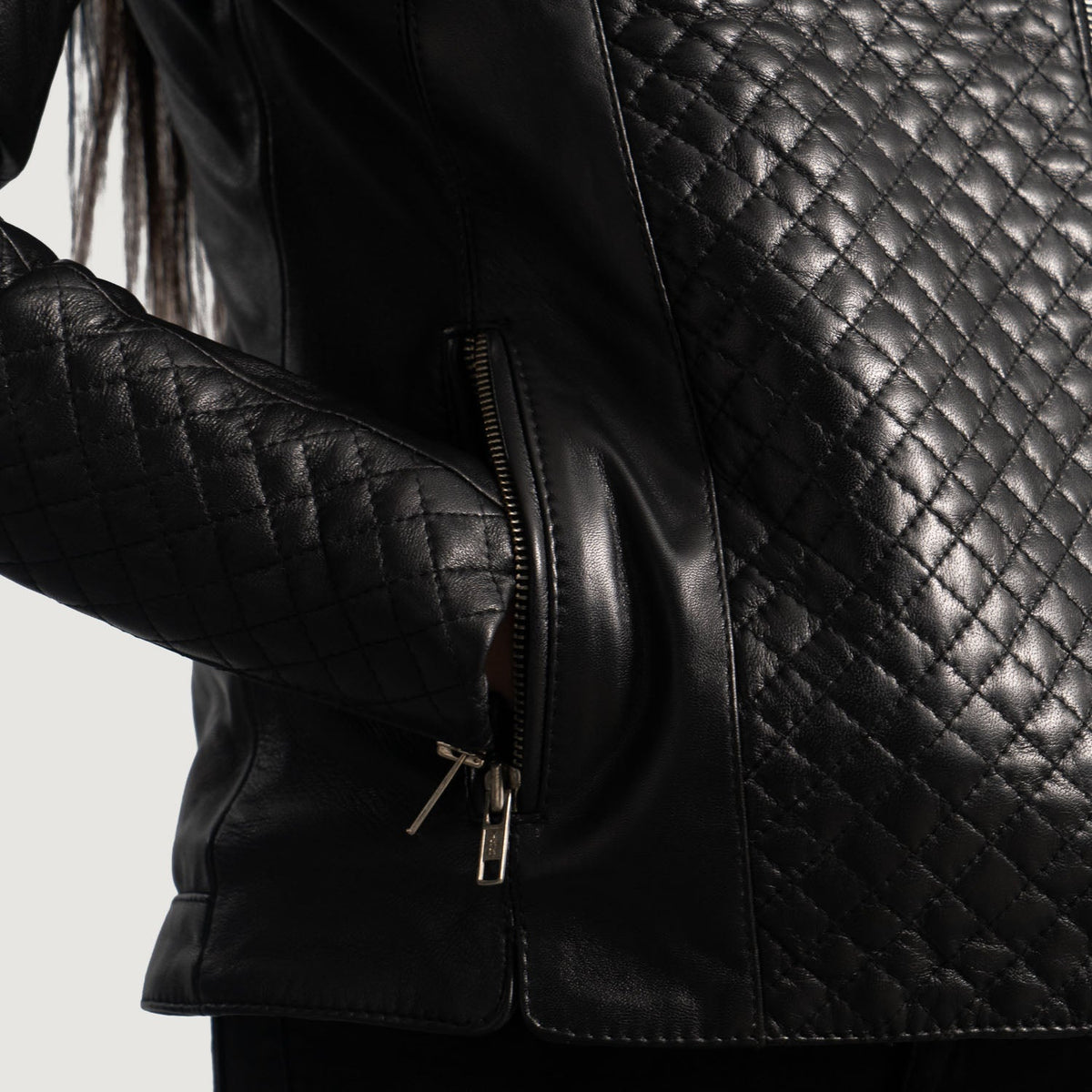 Vista interna Showing Quilted viscose lining &amp; Dual Inside Utility Storage Pockets