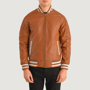 Dettaglio ravvicinato of Varsity collar &amp; Zipper Hardware on Pascal Cuoio Marrone Leather Varsity Giacca in Pelle da Uomo