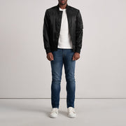 
Dettaglio ravvicinato of Varsity & Zipper Hardware on Quinton MA-1 Nero Bomber in Pelle da Uomo