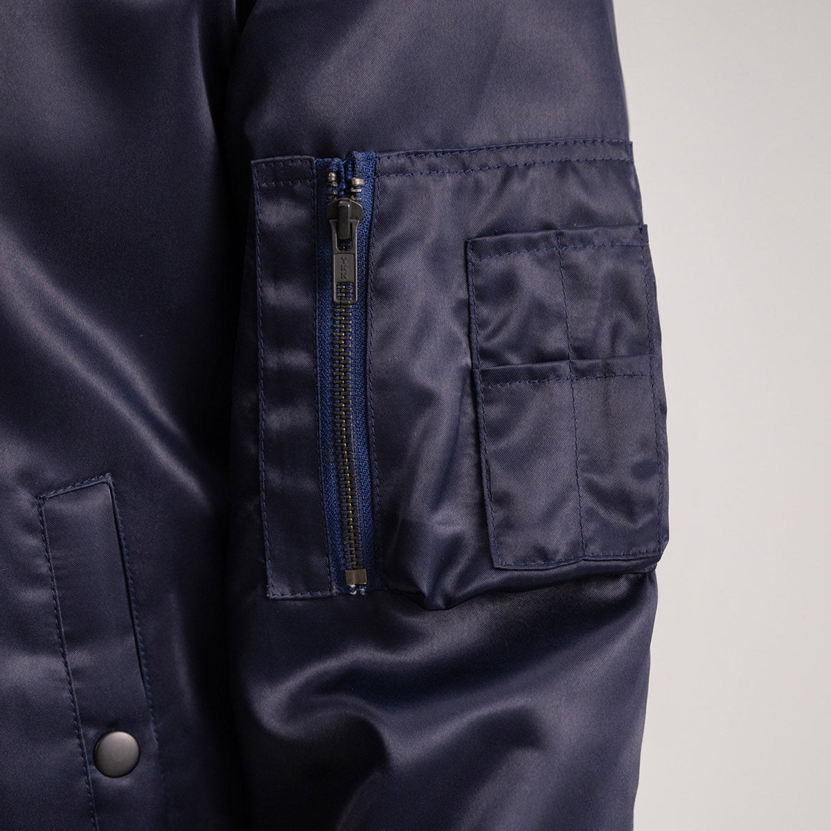 
Vista interna Showing Polyester Lining & Due tasche interne funzionali