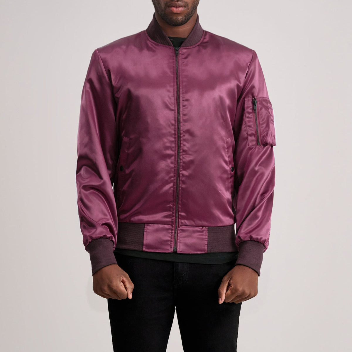 Quinton MA-1 Bordeaux Bomber in Pelle da Uomo in Maroon Satin - Vista frontale e linea su misura | Acquista online