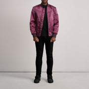 Dettaglio ravvicinato of Varsity &amp; Zipper Hardware on Quinton MA-1 Bordeaux Bomber in Pelle da Uomo