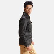 
Black Sheepskin leather Jacket - Vista posteriore con spalle definite e orlo pulito