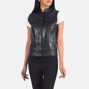 
Dettaglio ravvicinato of Band & Zipper Hardware on Rayne Moto Nero Gilet in Pelle da Donna