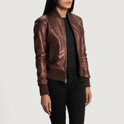
Reida Marrone Rossiccio Bomber in Pelle da Donna - Vista laterale che mostra il taglio ergonomico delle maniche