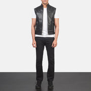 
Roland Nero Leather Biker Vest da Uomo - Vista laterale che mostra il taglio ergonomico delle maniche