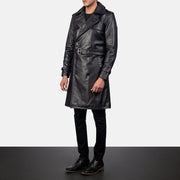 Black Cowhide Leather Trench Coat - Vista posteriore Showing Tailored Shoulder Fit &amp; Clean Hemline