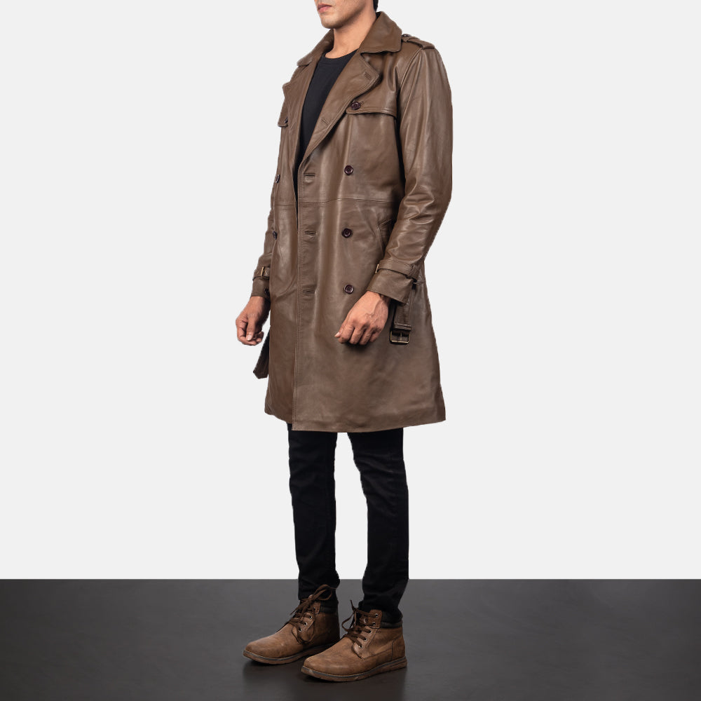 
Mocha Brown Calfskin Leather Trench Coat - Vista posteriore con spalle definite e orlo pulito