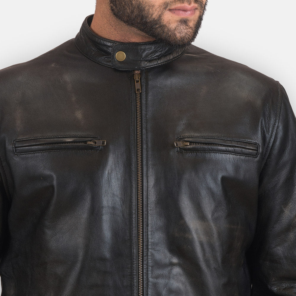 Dettaglio ravvicinato of Band with snap button &amp; Zipper Hardware on Rustic Black Leather Biker Jacket