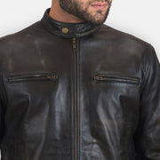 Dettaglio ravvicinato of Band with snap button &amp; Zipper Hardware on Rustic Black Leather Biker Jacket