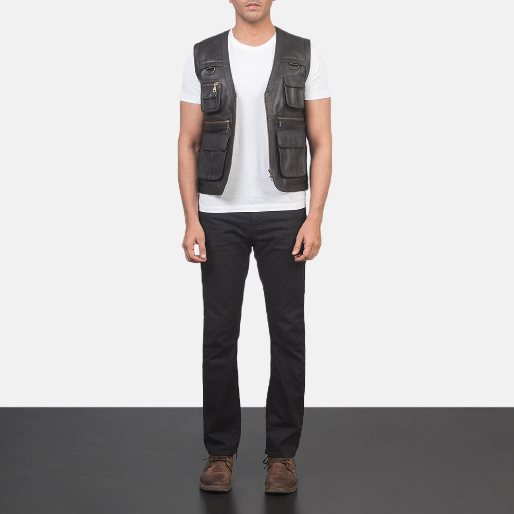 Men's Safari Marrone Gilet in Pelle da Uomo - Lateral Side Profile View Showing Sleeve Cut &amp; Athletic Taper Fit