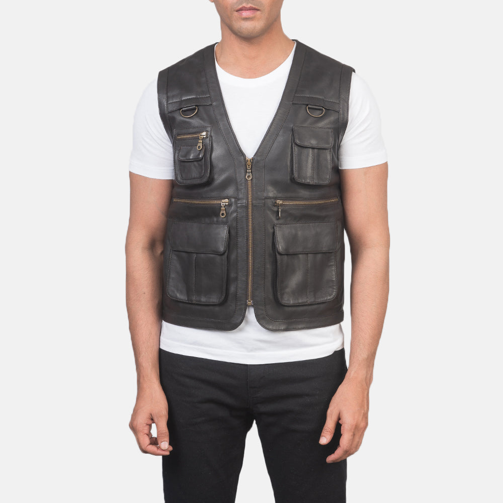 Dettaglio ravvicinato of Classic Collar &amp; Zipper Hardware on Men's Safari Marrone Gilet in Pelle da Uomo