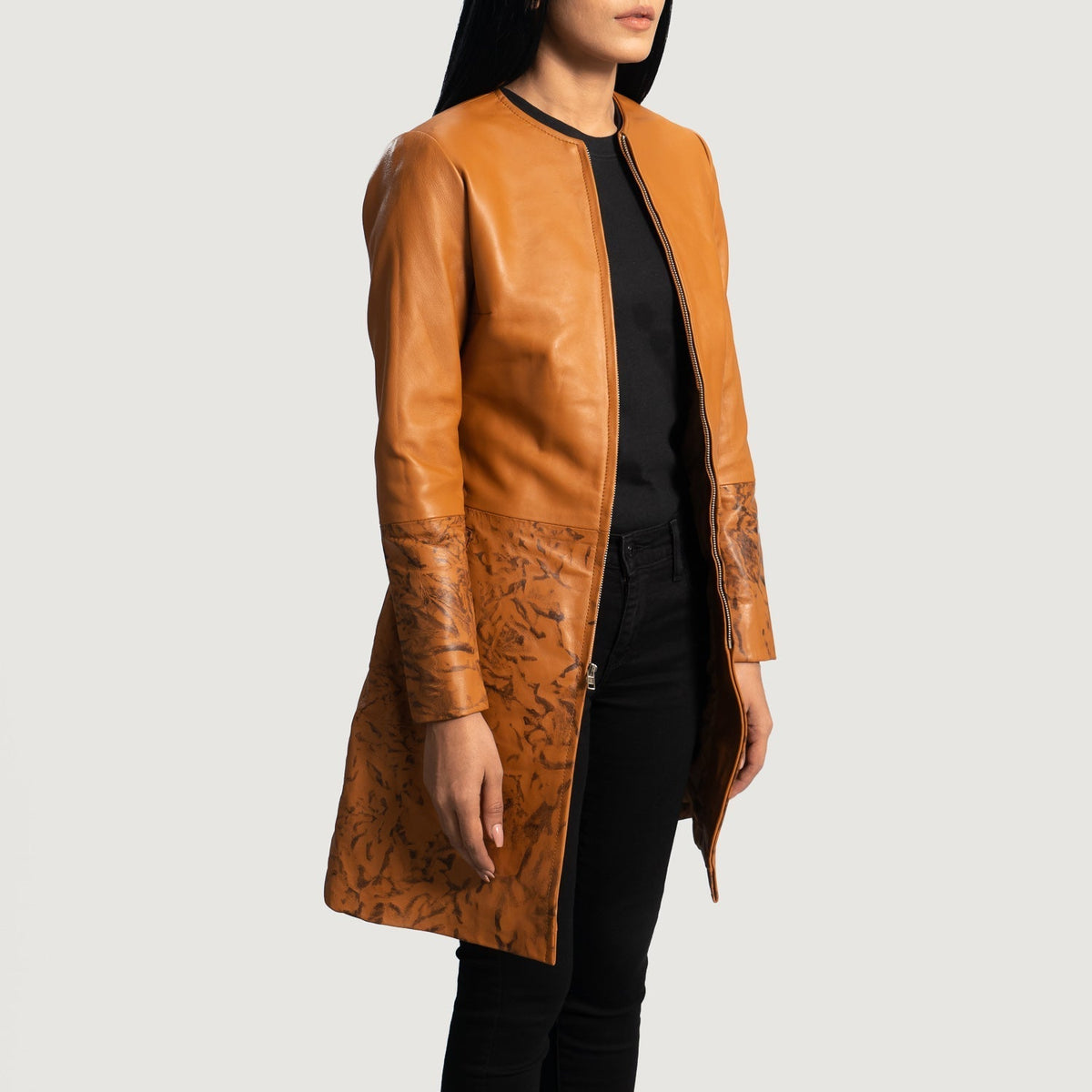 Tan Brown Sheepskin Dip &amp;Amp; Dye Leather Coat - Vista posteriore Showing Tailored Shoulder Fit &amp; Clean Hemline