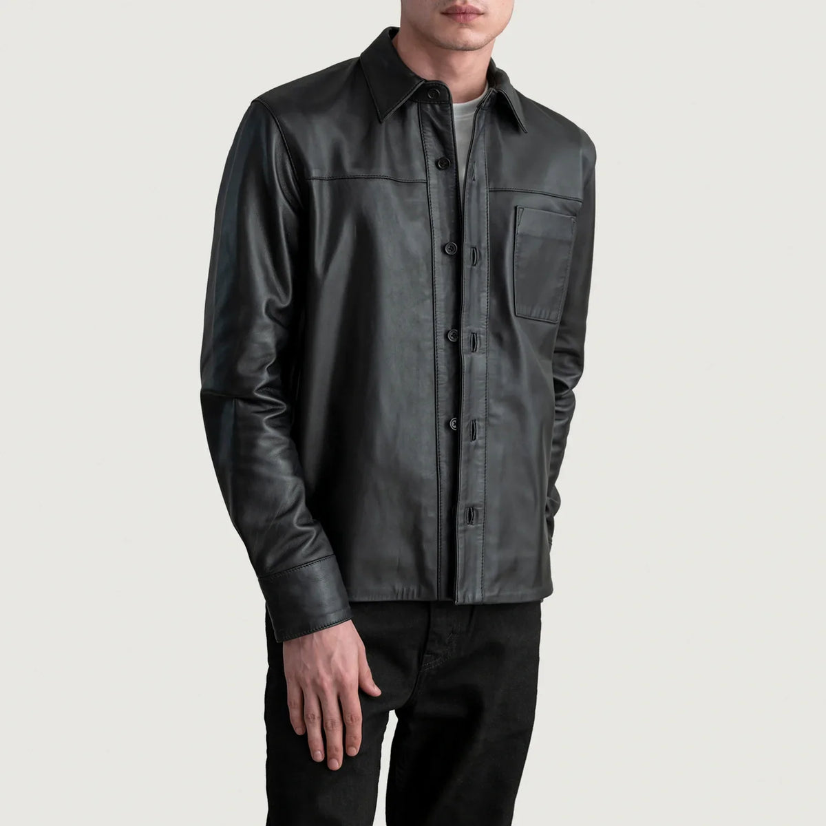 
Black Sheepskin leather Jacket - Vista posteriore con spalle definite e orlo pulito