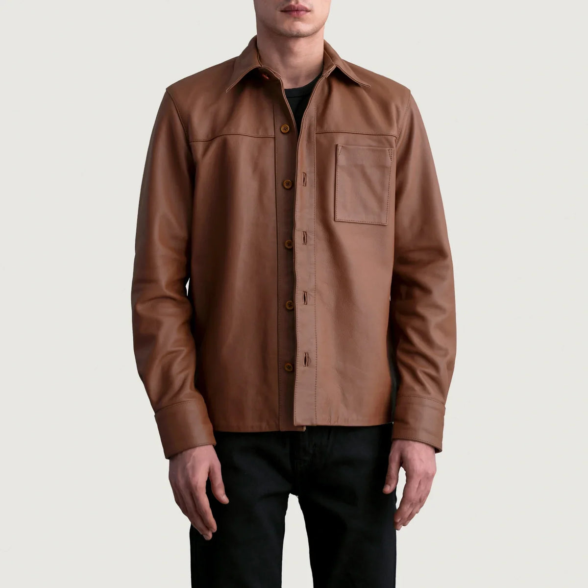 
Scout Matte Marrone Leather Shirt da Uomo in Matte Brown Cowhide Leather - Vista frontale e silhouette sartoriale | Acquista online