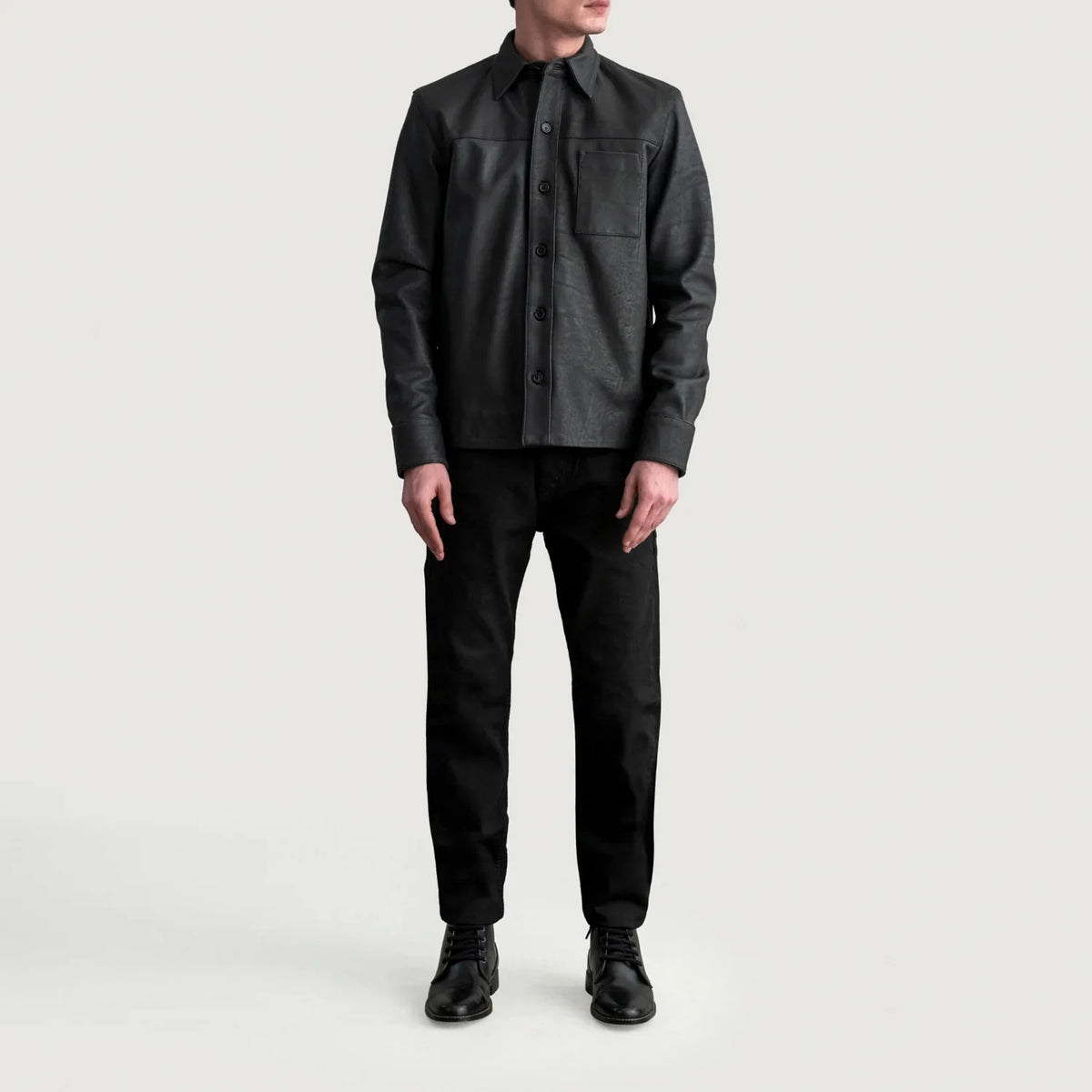 
Dettaglio ravvicinato of Shirt & Buttons Hardware on Scout Tumbled Nero Leather Shirt da Uomo
