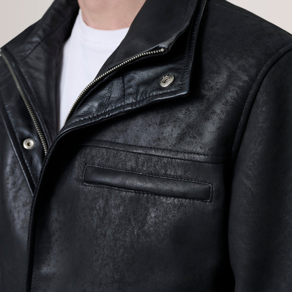 Vista interna Showing Quilted Polyester Lining &amp; Dual Inside Utility Storage Pockets