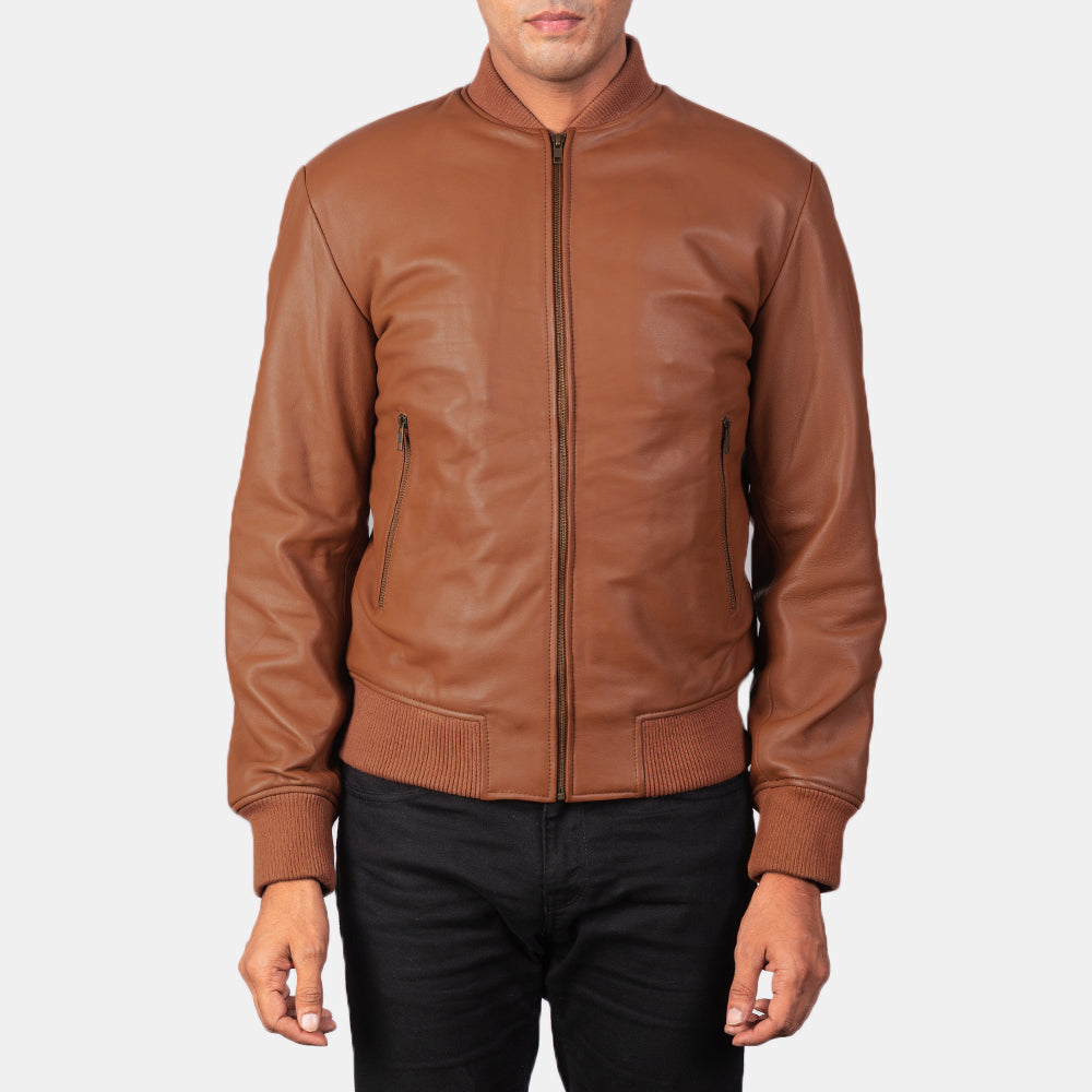 Dettaglio ravvicinato of Varsity &amp; Zipper Hardware on Men's Shane Marrone Bomber in Pelle da Uomo