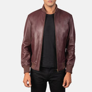 
Shane Marrone Rossiccio Bomber in Pelle da Uomo in Maroon Sheepskin Leather - Vista frontale e silhouette sartoriale | Acquista online