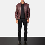 
Shane Marrone Rossiccio Bomber in Pelle da Uomo - Vista laterale che mostra il taglio ergonomico delle maniche