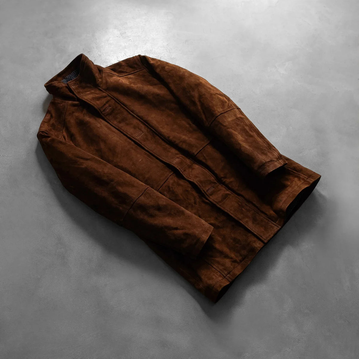 Open hem &amp; Hem Craftsmanship Construction Detail on Men's Sheriff Marrone Giacca Scamosciata da Uomo