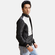 
Black Sheepskin Leather Bomber Jacket - Vista posteriore con spalle definite e orlo pulito