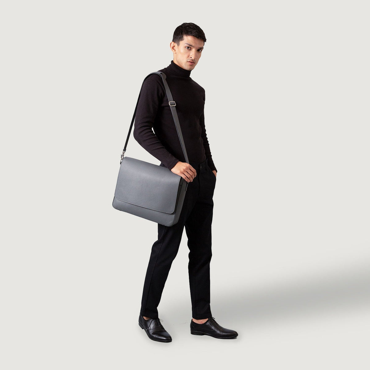 
The Carismatico Leather Messenger Bag – alternate product view 2