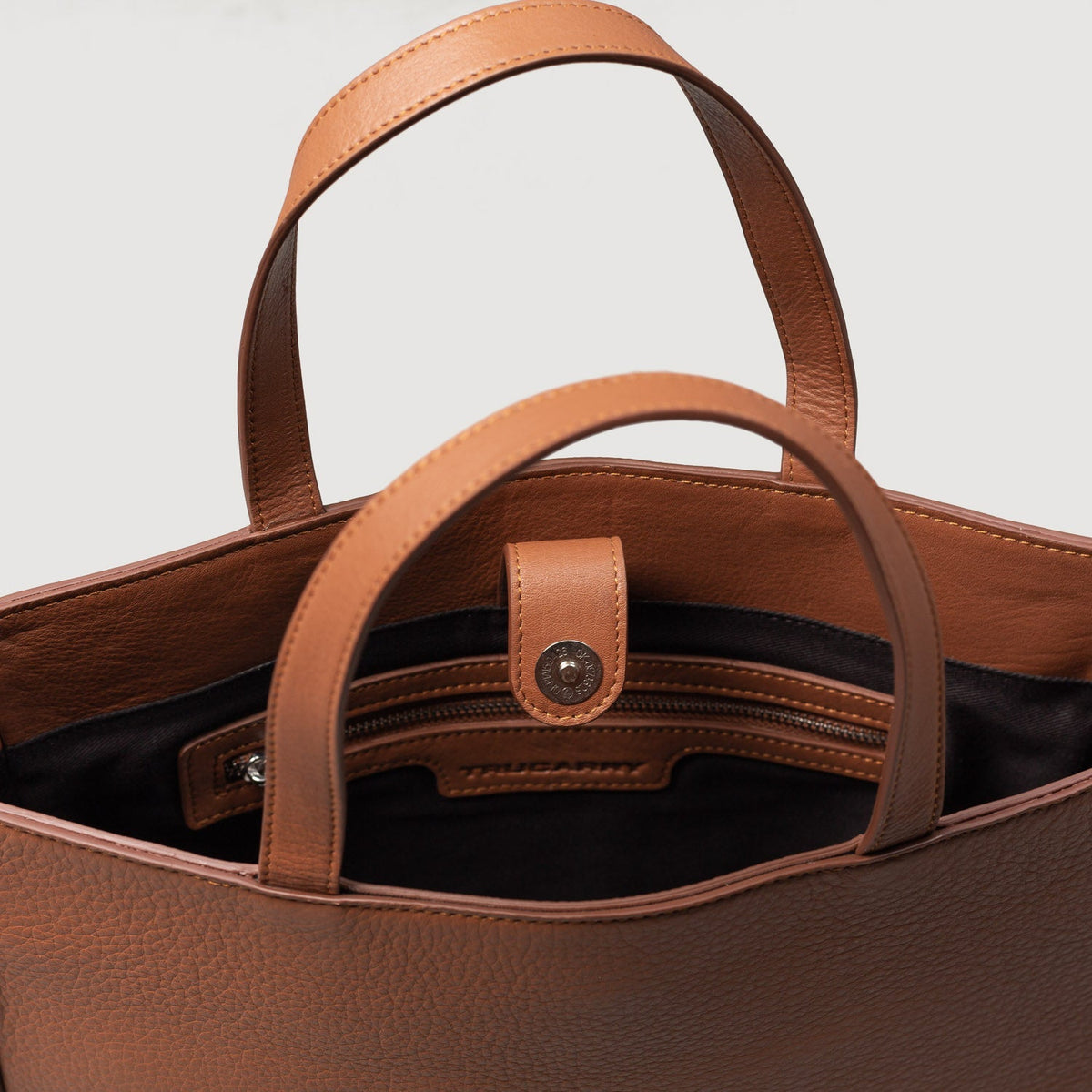
The Poet Borsa tote in pelle – alternate product view 8