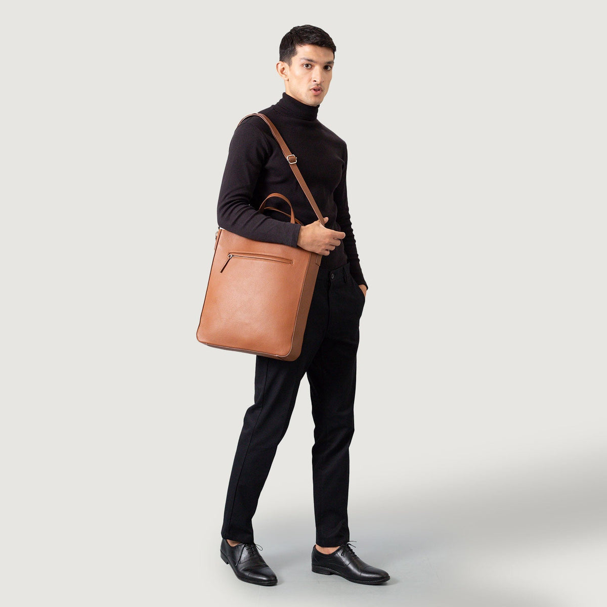 
The Poet Borsa tote in pelle – alternate product view 9