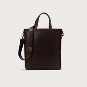 
The Poet Vintage Brown Leather Tote Bag For Men & Women in Vintage Brown Full-Grain Leather - Full Exterior Vista frontale e silhouette sartoriale | Acquista online