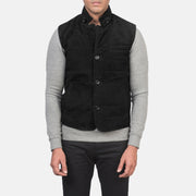 Dettaglio ravvicinato of Notch with removable throat latch &amp; Button Hardware on Men's Tony Nero Suede Vest da Uomo