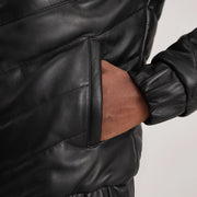 Vista interna Showing Polyester lining &amp; Dual Inside Utility Storage Pockets