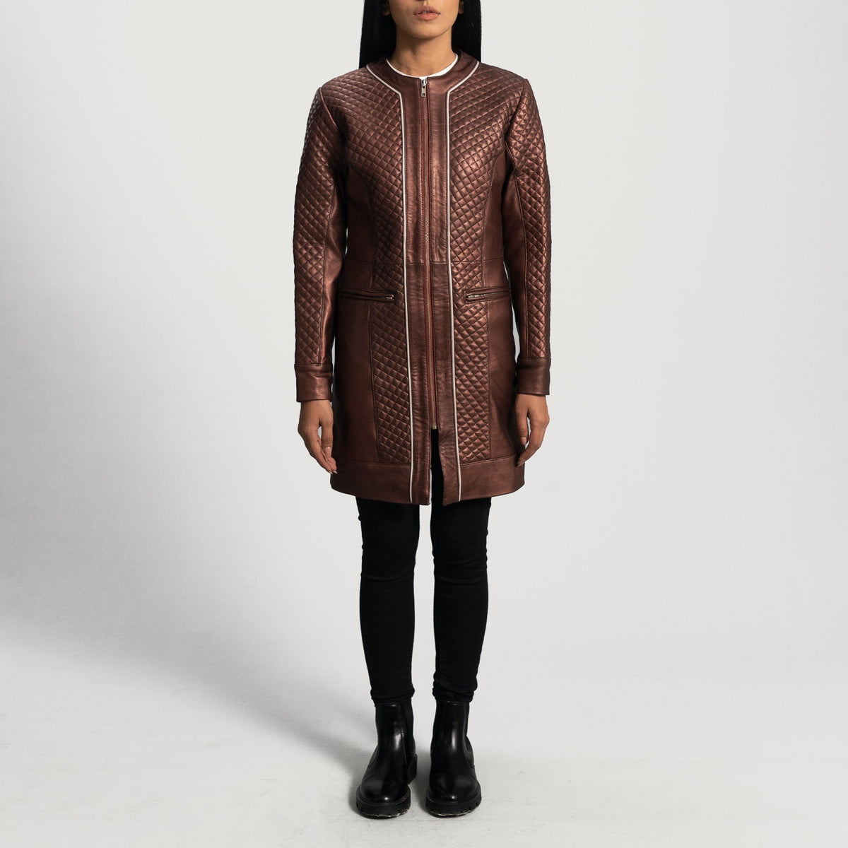 
Trudy Lane Trapuntato Marrone Rossiccio Cappotto in Pelle da Donna - Vista laterale che mostra il taglio ergonomico delle maniche