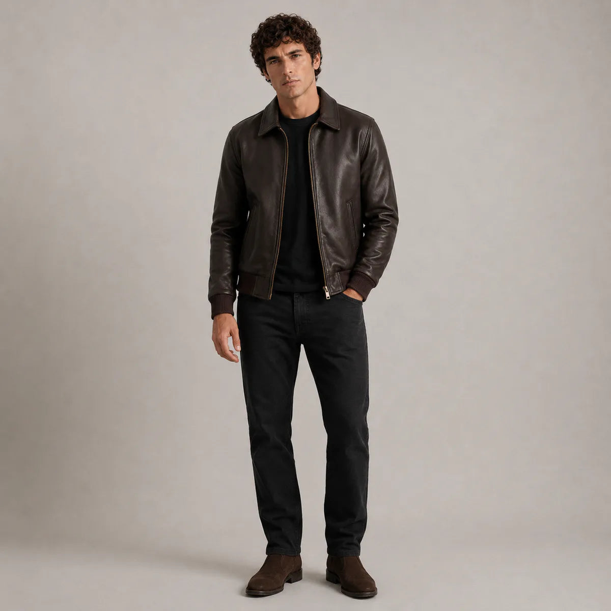 Design Your Own Giacca in Pelle da Donna - Vista laterale che mostra il taglio ergonomico delle maniche