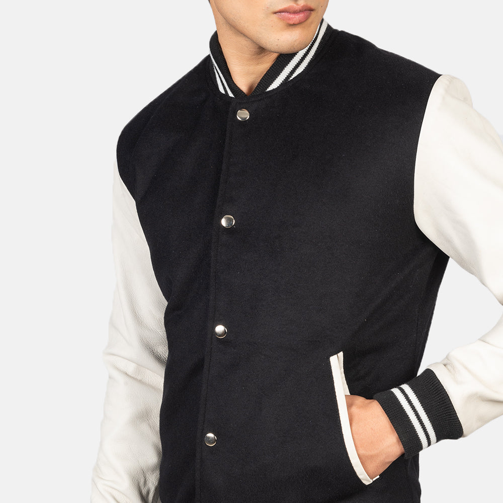 Vista interna Showing Quilted Polyester Lining &amp; Dual Inside Utility Storage Pockets