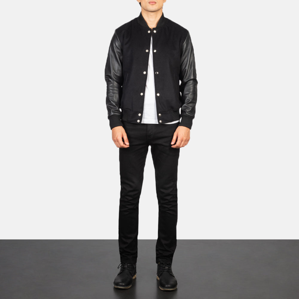 Men's Vaxton Nero Hybrid Varsity Giacca in Pelle da Uomo - Lateral Side Profile View Showing Sleeve Cut &amp; Athletic Taper Fit