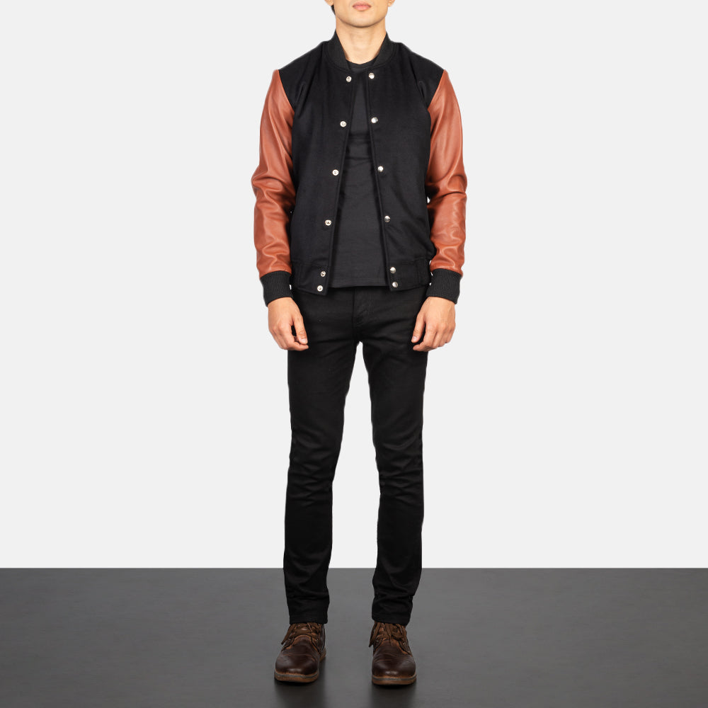 
Vaxton Brown Hybrid Varsity Jacket - Vista laterale che mostra il taglio ergonomico delle maniche