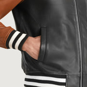 Vista interna Showing Quilted Polyester Lining &amp; Dual Inside Utility Storage Pockets