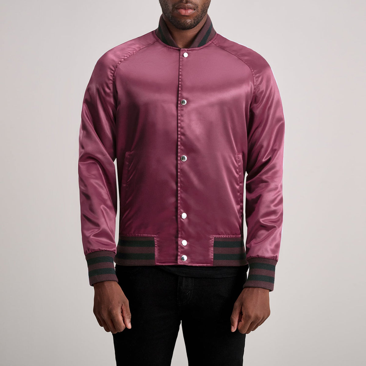 Xander Bordeaux Varsity Giacca in Pelle da Uomo in Maroon Satin - Vista frontale e linea su misura | Acquista online